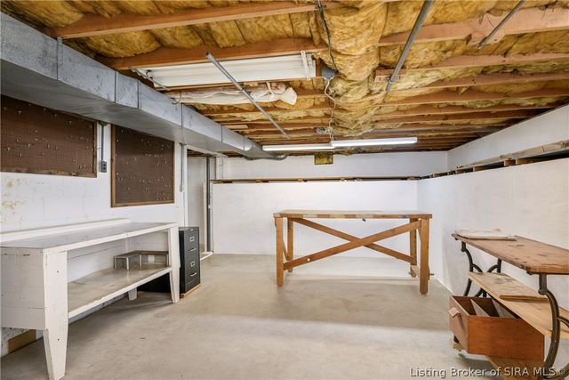 8 Mann Court, New Albany, IN 47150