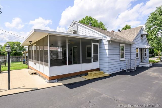 8 Mann Court, New Albany, IN 47150