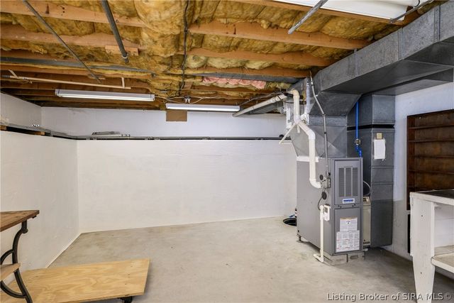 8 Mann Court, New Albany, IN 47150