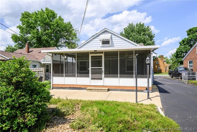 8 Mann Court, New Albany, IN 47150