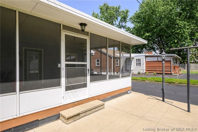 8 Mann Court, New Albany, IN 47150
