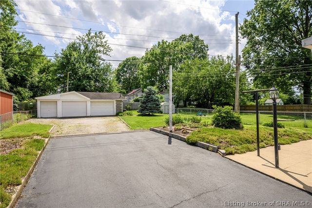 8 Mann Court, New Albany, IN 47150