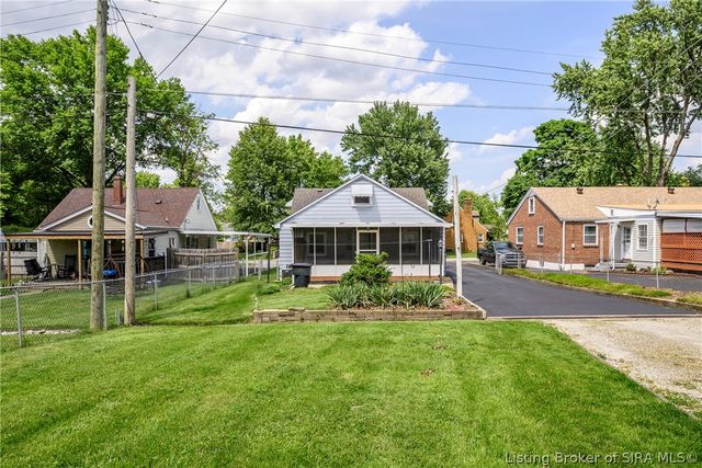 8 Mann Court, New Albany, IN 47150