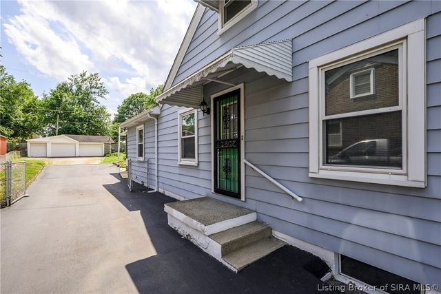8 Mann Court, New Albany, IN 47150