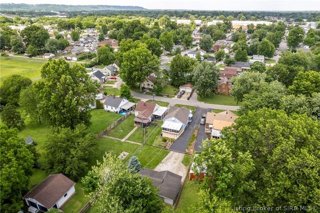 8 Mann Court, New Albany, IN 47150
