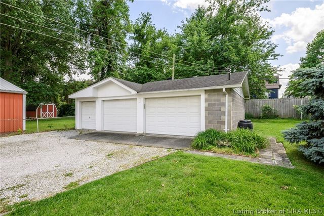 8 Mann Court, New Albany, IN 47150