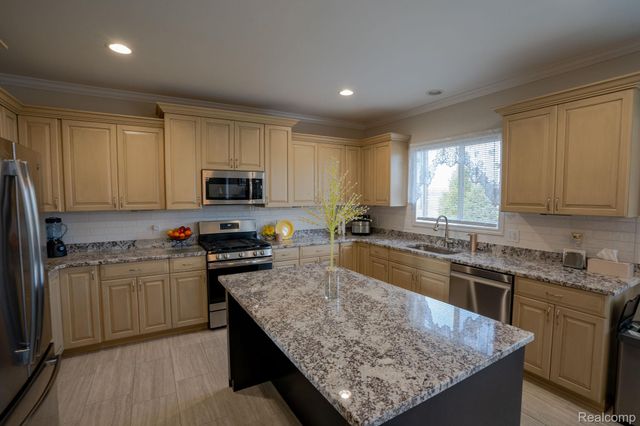 17121 Chianti Court, Macomb Township, MI 48042