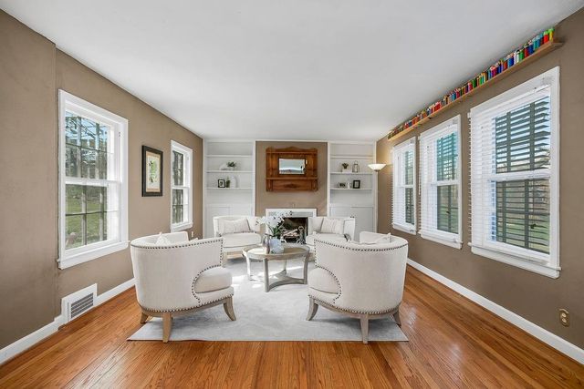 354 Terrace Trail, Lake Quivira, KS 66217