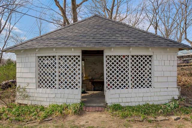 354 Terrace Trail, Lake Quivira, KS 66217