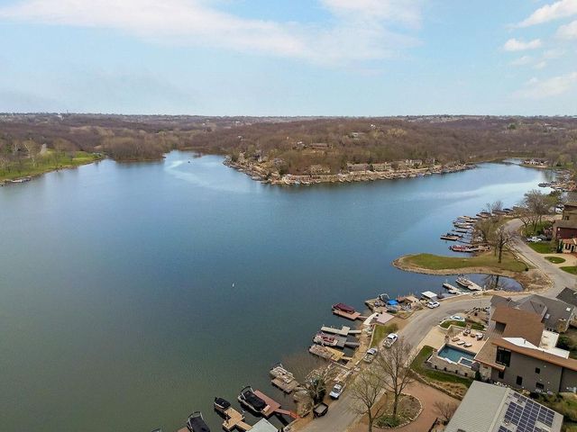 354 Terrace Trail, Lake Quivira, KS 66217