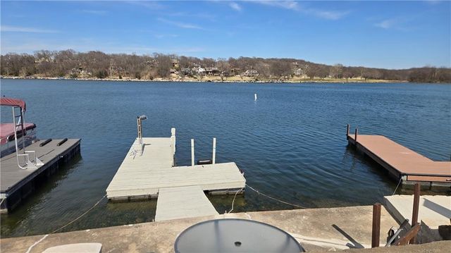354 Terrace Trail, Lake Quivira, KS 66217
