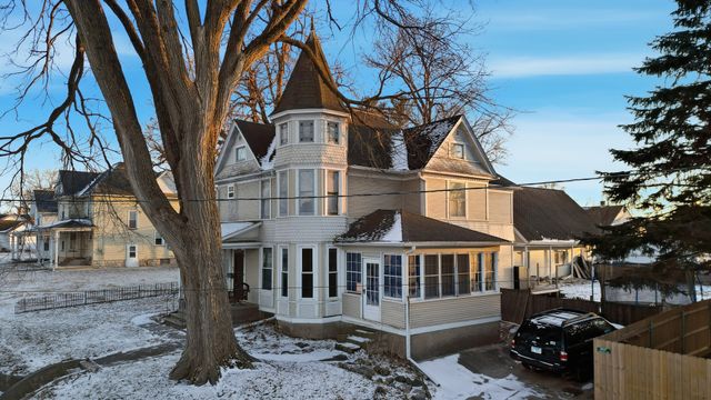 1023 S PEORIA Avenue, Dixon, IL 61021