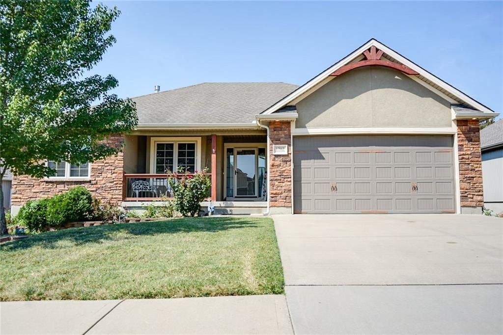 1702 Hedgewood Drive, Grain Valley, MO 64029