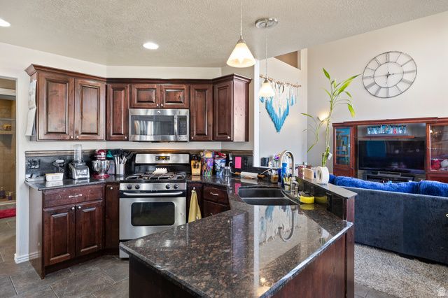 592 W 3550 S, Riverdale, UT 84405