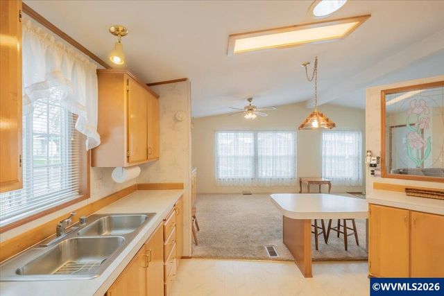 1401 W Ellendale Av 19, Dallas, OR 97338