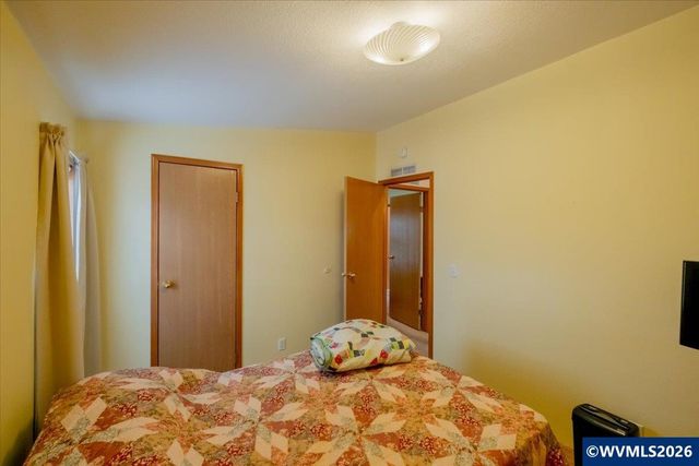 1401 W Ellendale Av 19, Dallas, OR 97338