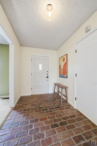 4025 SE 29th ST, Topeka, KS 66605