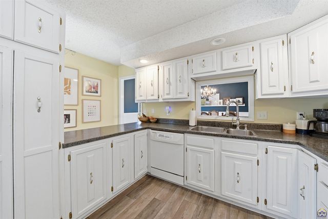 4025 SE 29th ST, Topeka, KS 66605