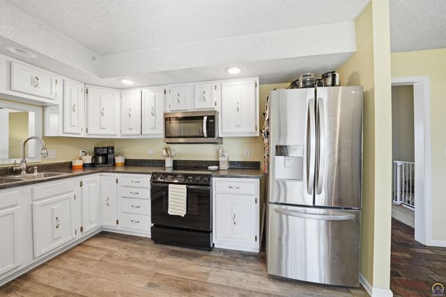 4025 SE 29th ST, Topeka, KS 66605