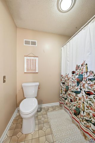 4025 SE 29th ST, Topeka, KS 66605