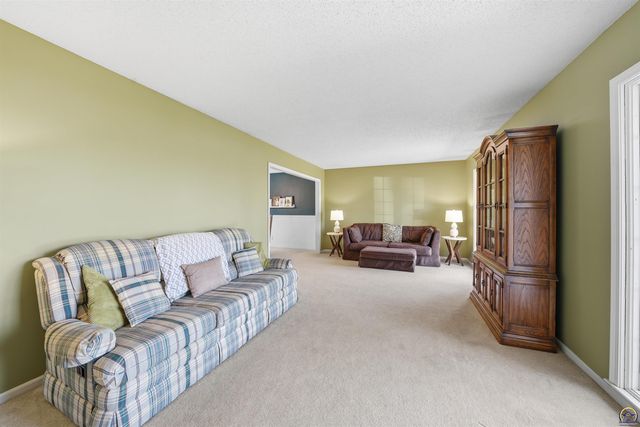 4025 SE 29th ST, Topeka, KS 66605