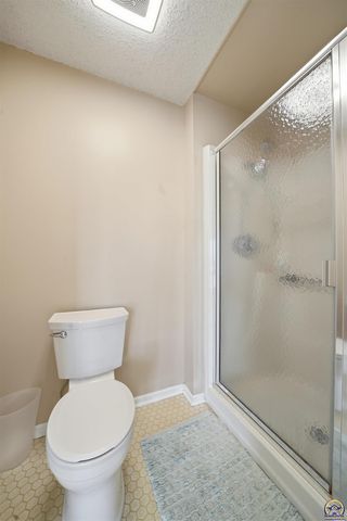 4025 SE 29th ST, Topeka, KS 66605