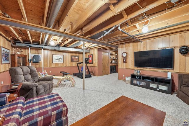 4025 SE 29th ST, Topeka, KS 66605