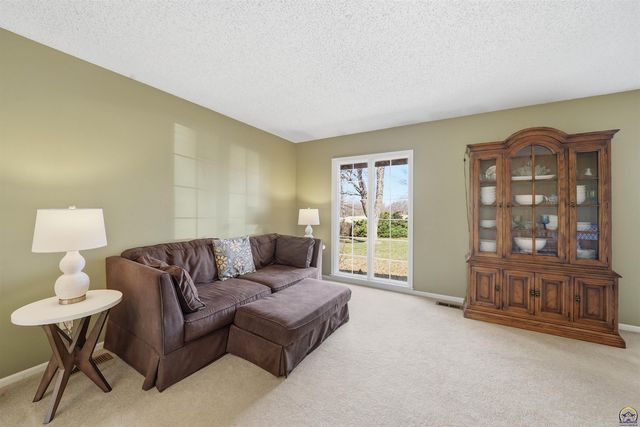 4025 SE 29th ST, Topeka, KS 66605