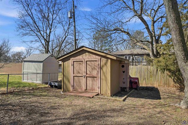 4025 SE 29th ST, Topeka, KS 66605