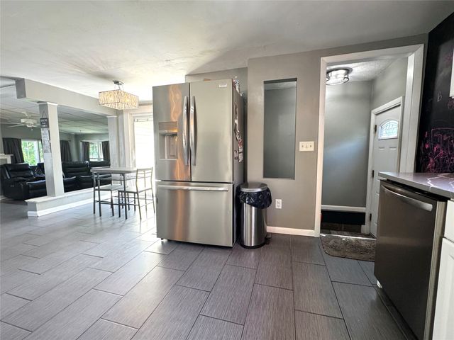 3949 WOOD Street, Erie, PA 16509