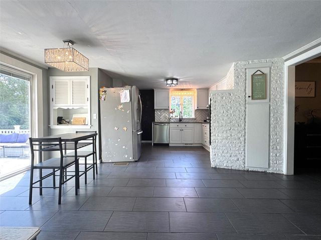3949 WOOD Street, Erie, PA 16509