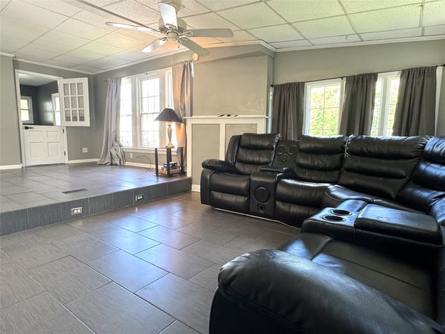 3949 WOOD Street, Erie, PA 16509