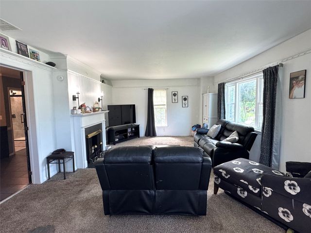 3949 WOOD Street, Erie, PA 16509