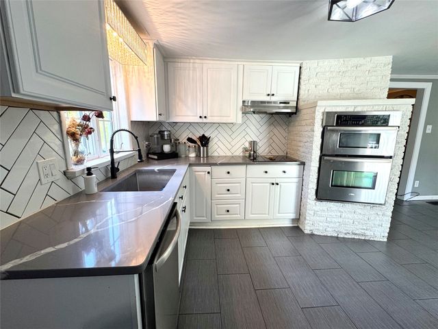3949 WOOD Street, Erie, PA 16509