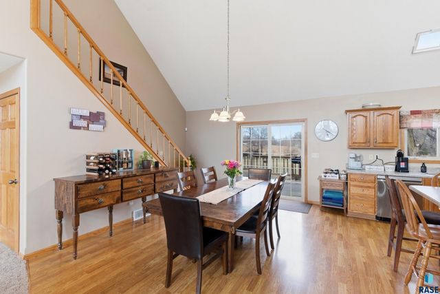 46494 Country Ln Lane, Hartford, SD 57033
