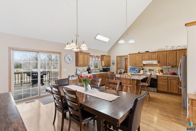 46494 Country Ln Lane, Hartford, SD 57033