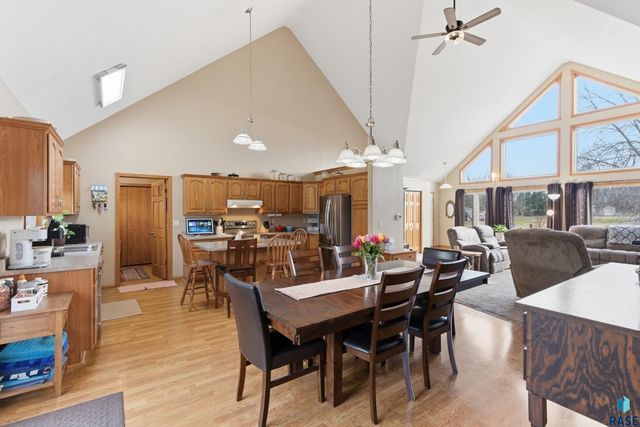 46494 Country Ln Lane, Hartford, SD 57033