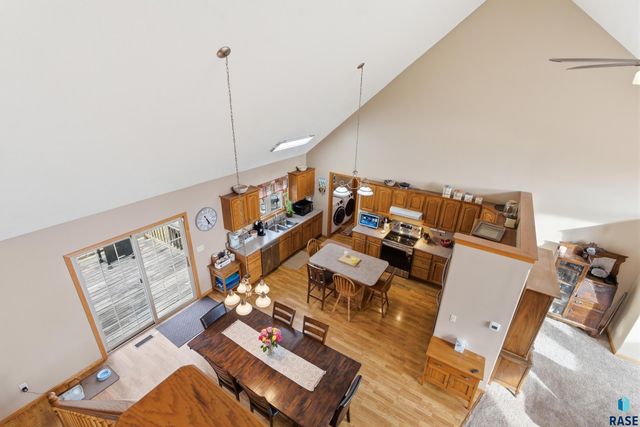 46494 Country Ln Lane, Hartford, SD 57033
