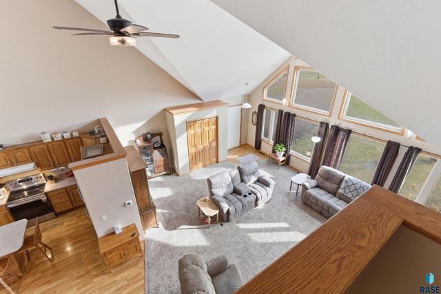 46494 Country Ln Lane, Hartford, SD 57033