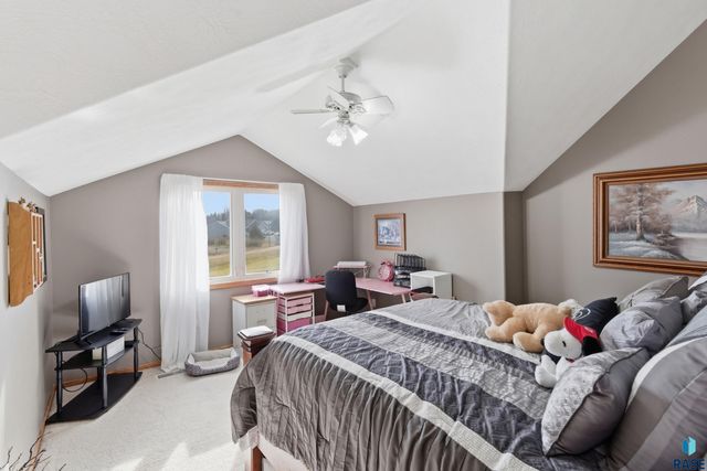 46494 Country Ln Lane, Hartford, SD 57033