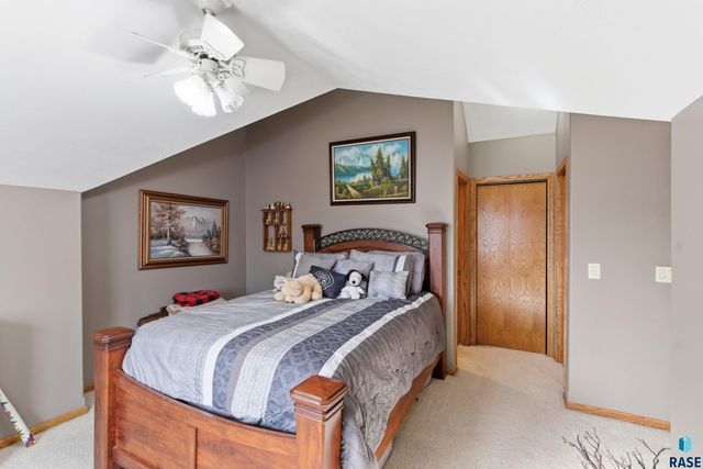 46494 Country Ln Lane, Hartford, SD 57033