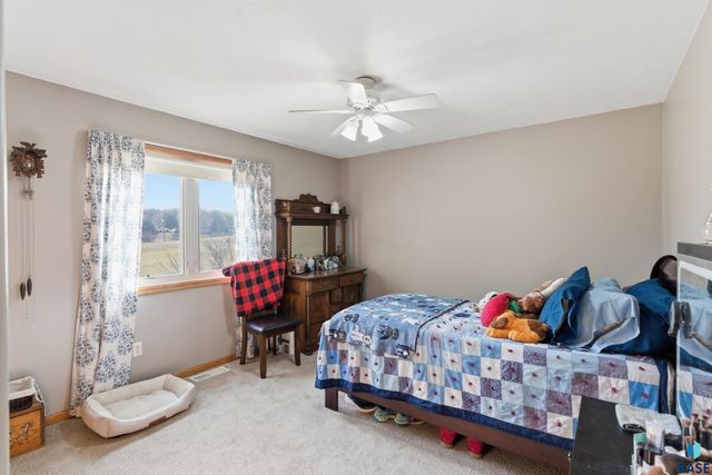 46494 Country Ln Lane, Hartford, SD 57033