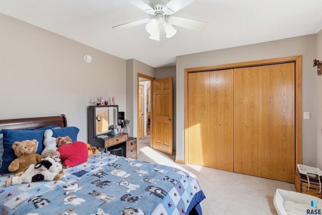 46494 Country Ln Lane, Hartford, SD 57033