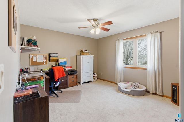 46494 Country Ln Lane, Hartford, SD 57033
