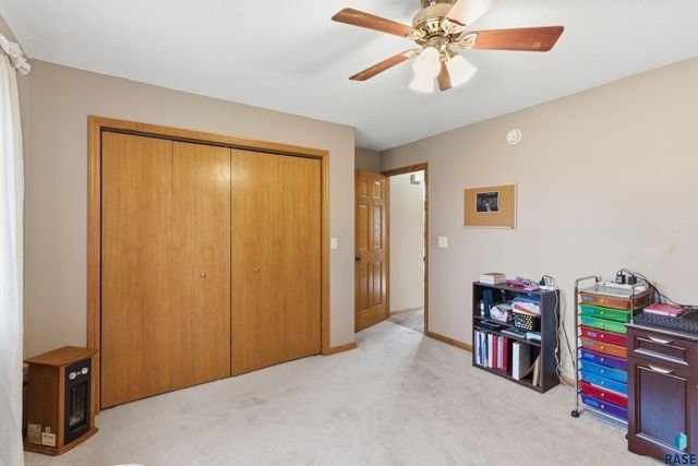 46494 Country Ln Lane, Hartford, SD 57033