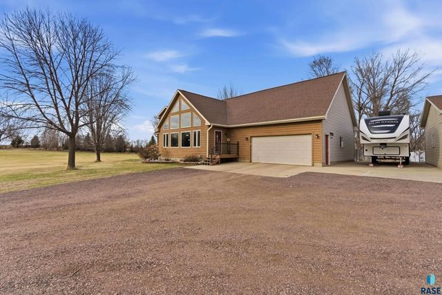 46494 Country Ln Lane, Hartford, SD 57033