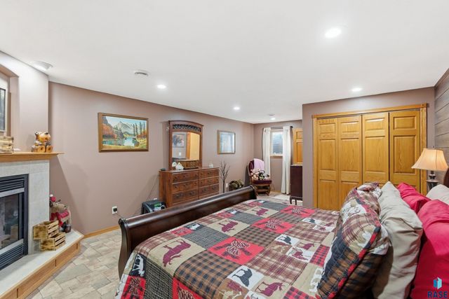 46494 Country Ln Lane, Hartford, SD 57033