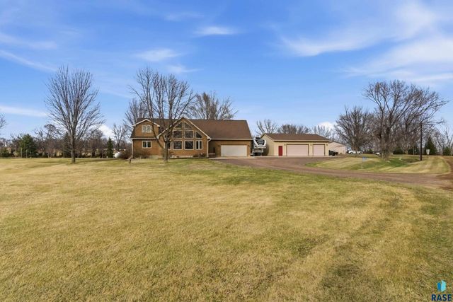 46494 Country Ln Lane, Hartford, SD 57033
