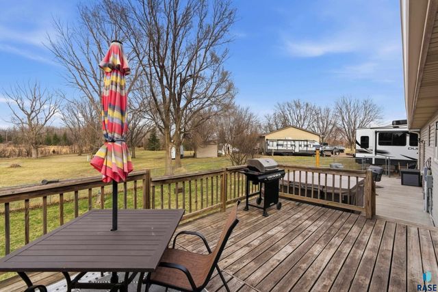 46494 Country Ln Lane, Hartford, SD 57033