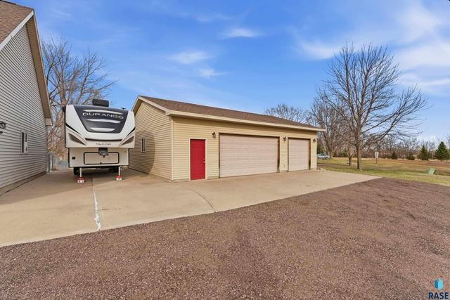 46494 Country Ln Lane, Hartford, SD 57033
